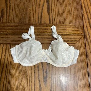 Pretty Playtex Lace Cream Underwire Bra